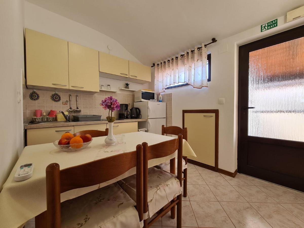 Apartments Slavko 1179 Banjole Bagian luar foto